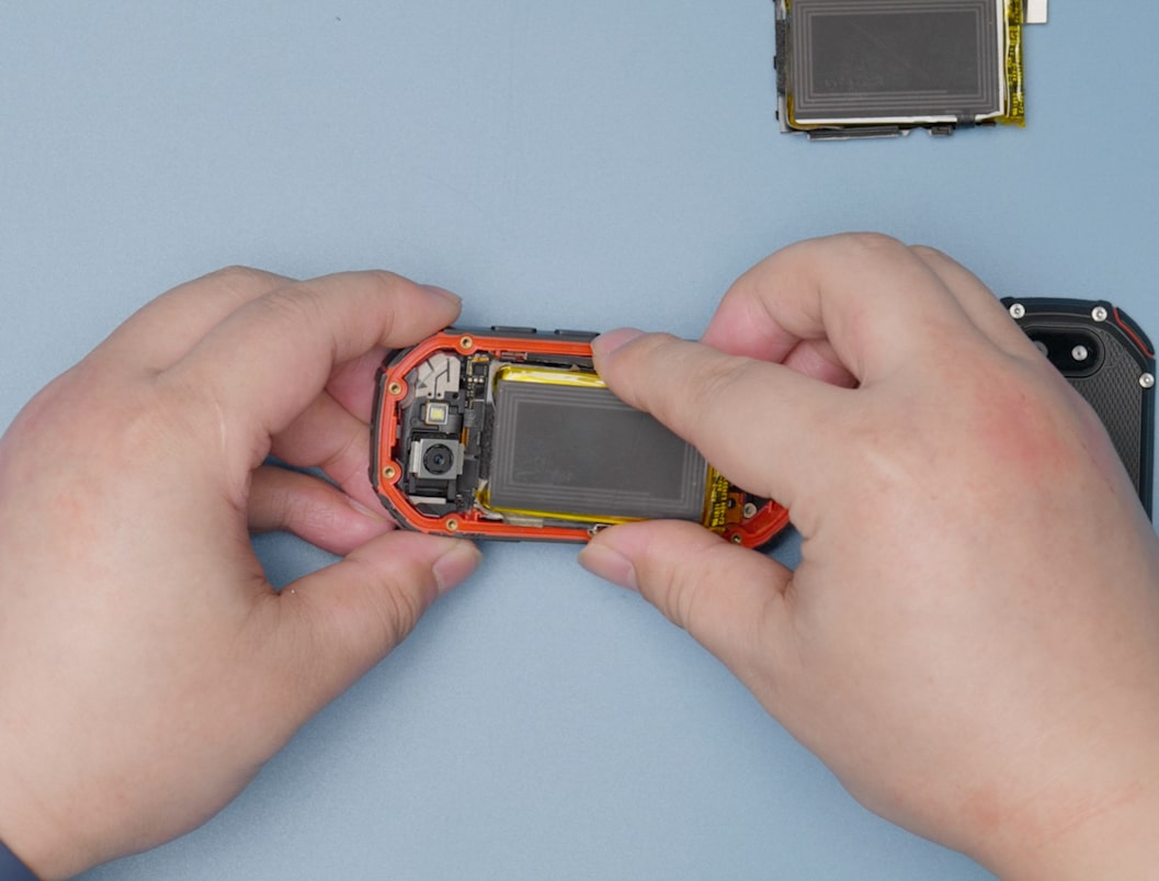 Unihertz Atom Battery Replacement Tutorial Step 06