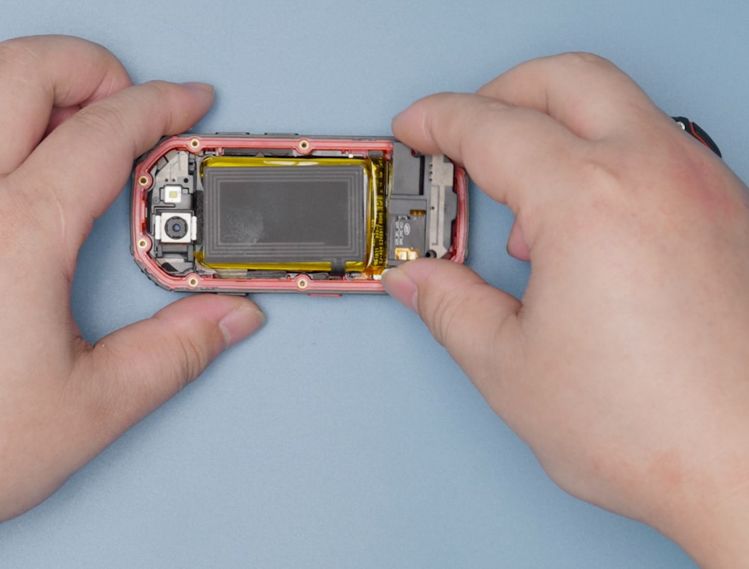 Unihertz Atom Battery Replacement Tutorial Step 07